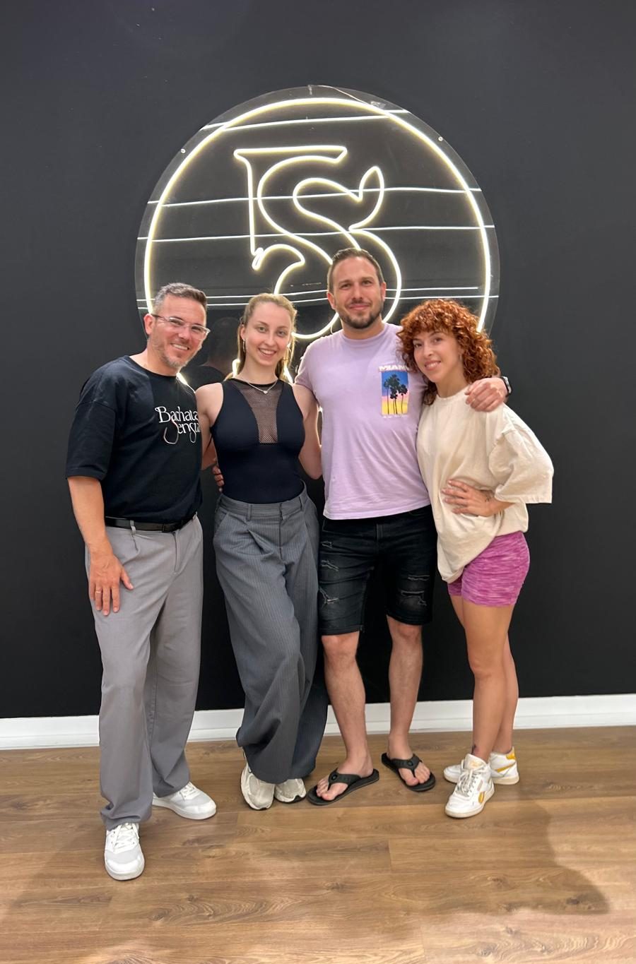 Josie und Patrick bei ihrer Bachata-Sensual-Zertifizierung mit Korke und Judith in Barcelona